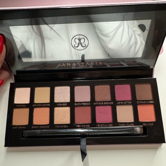 ANASTASIA BEVERLY HILLS
Modern Renaissance Eye Shadow Palette - Picture 1 of 3